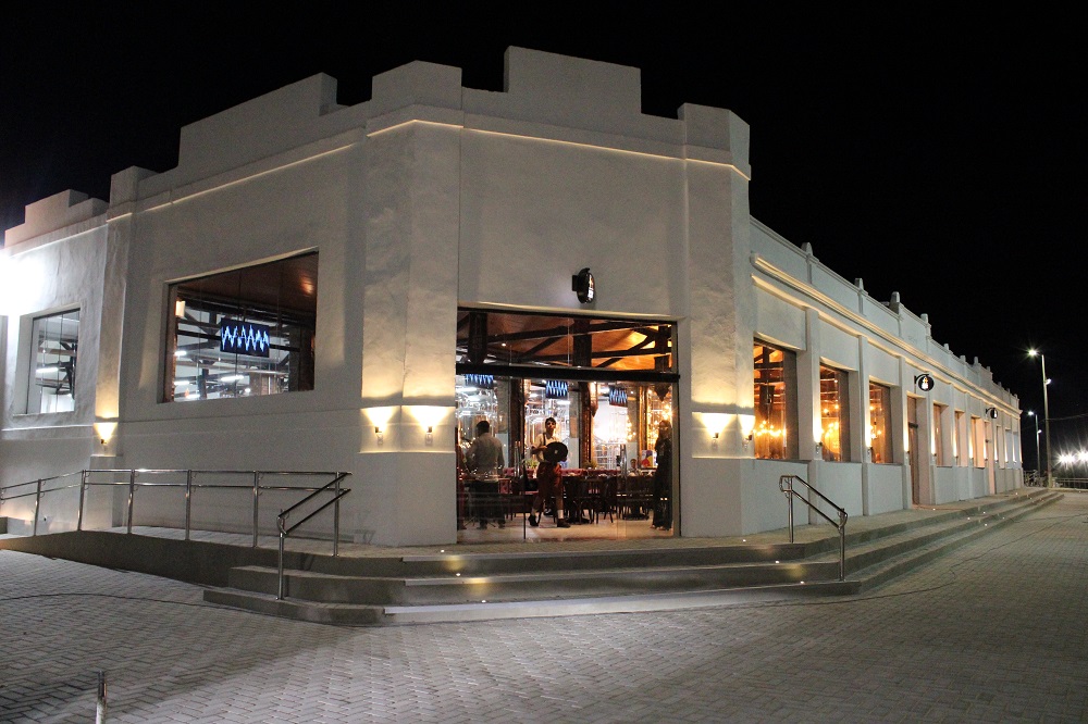 NordHaus — fachada iluminada à noite, Juazeiro, BA